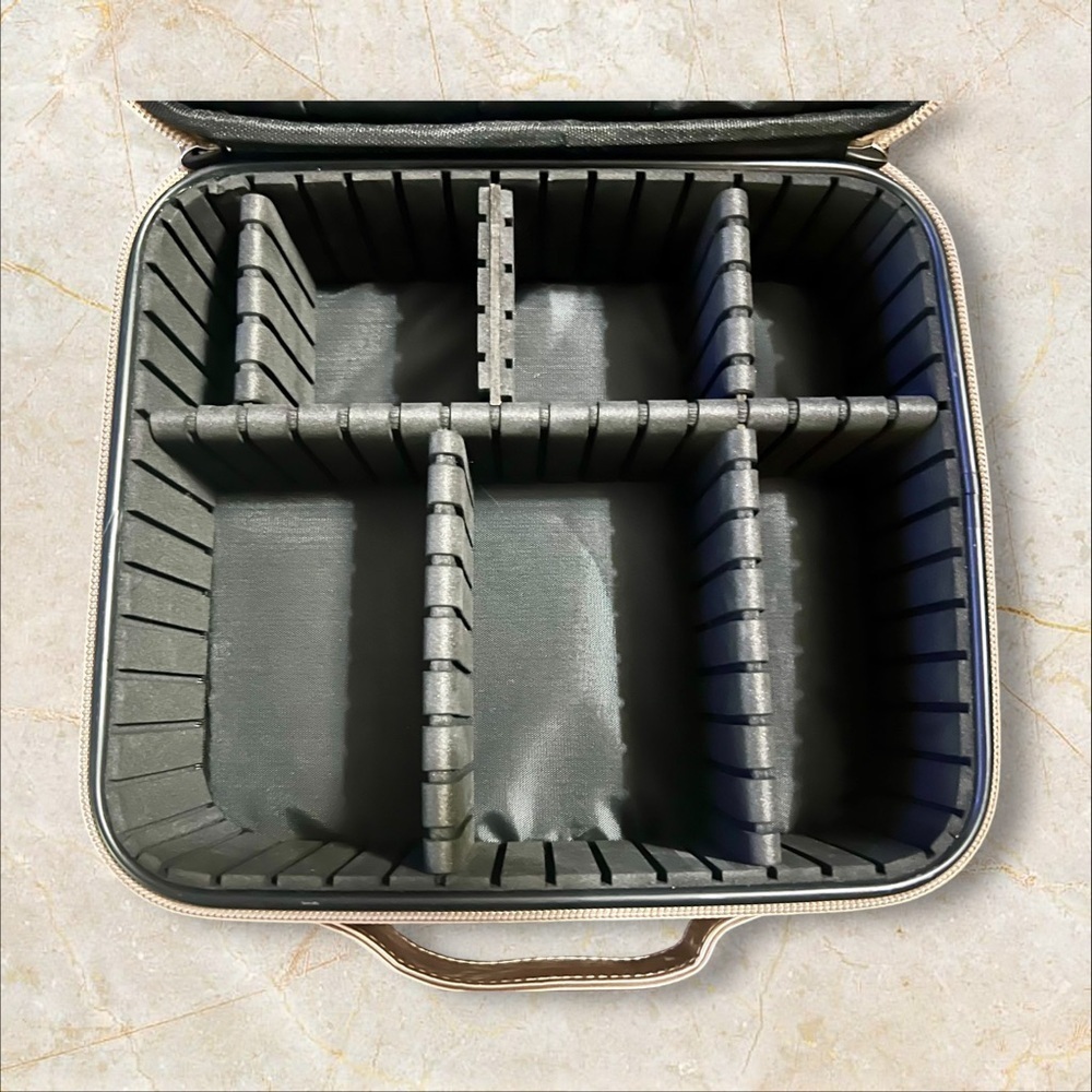 Relavel Cosmetics Case - Picture 7 of 14